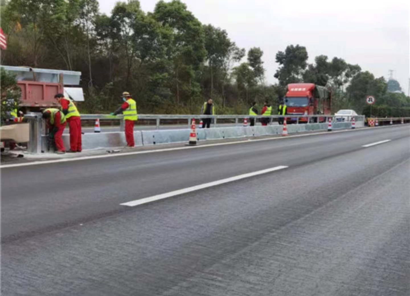 京津高速护栏升级